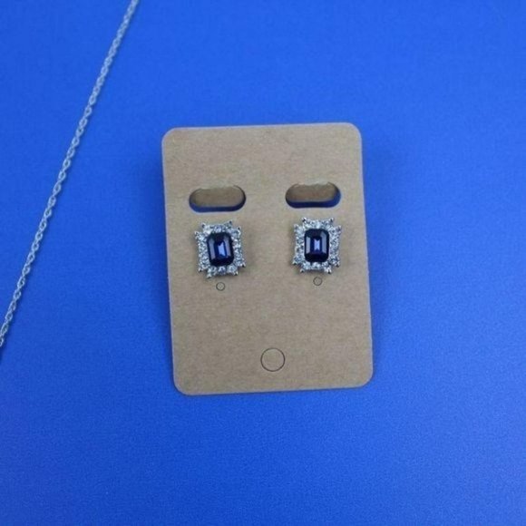 Silver-Tone Necklace & Stud Earrings Set, vintage, gifts - Picture 3 of 11